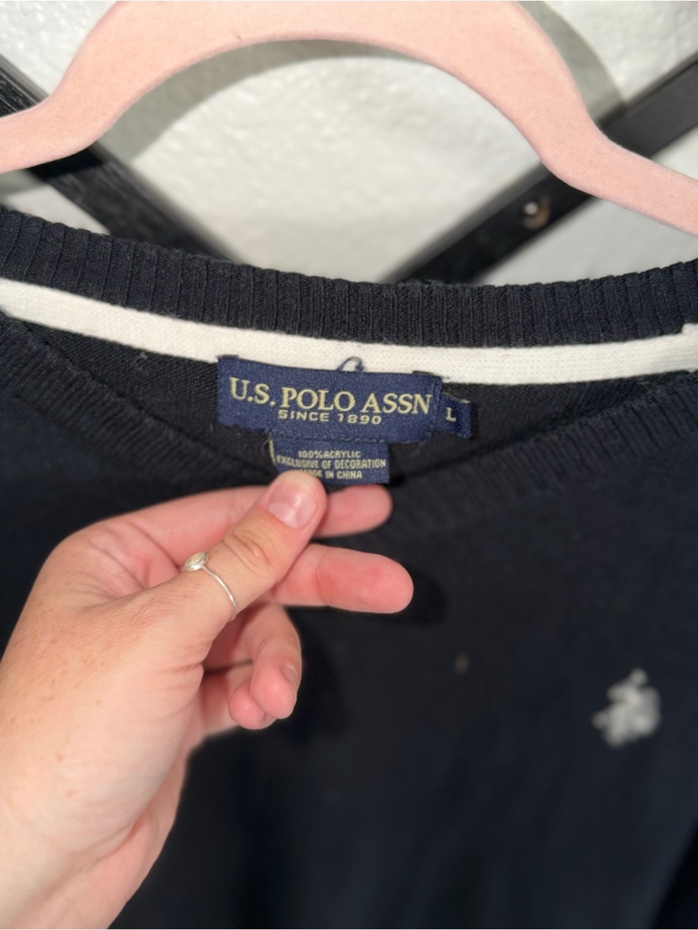 U.S. Polo Assn Women’s Large Navy V Neck Knit Sweater Long Sleeve Classic - Picture 3 of 4
